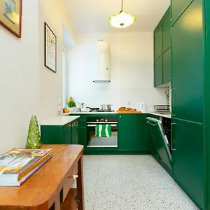 https://apt-bright-and-elegant-in-the-green-area.warsawhotelspoland.com